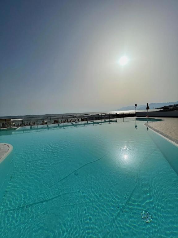 Bazén v ubytování Blu Hotel nebo v jeho okolí