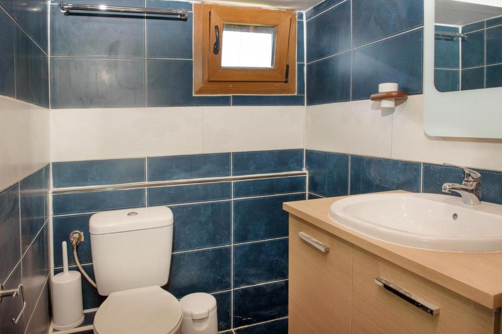 Koupelna v ubytování 3D iliadis Suites