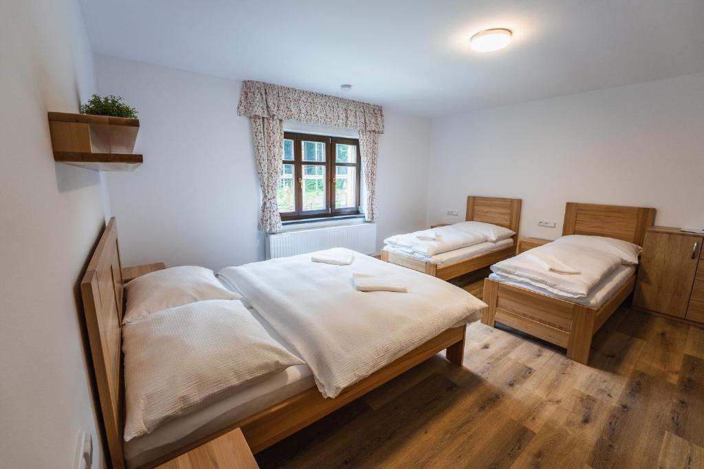 Postel nebo postele na pokoji v ubytování Apartmány Mezivodí