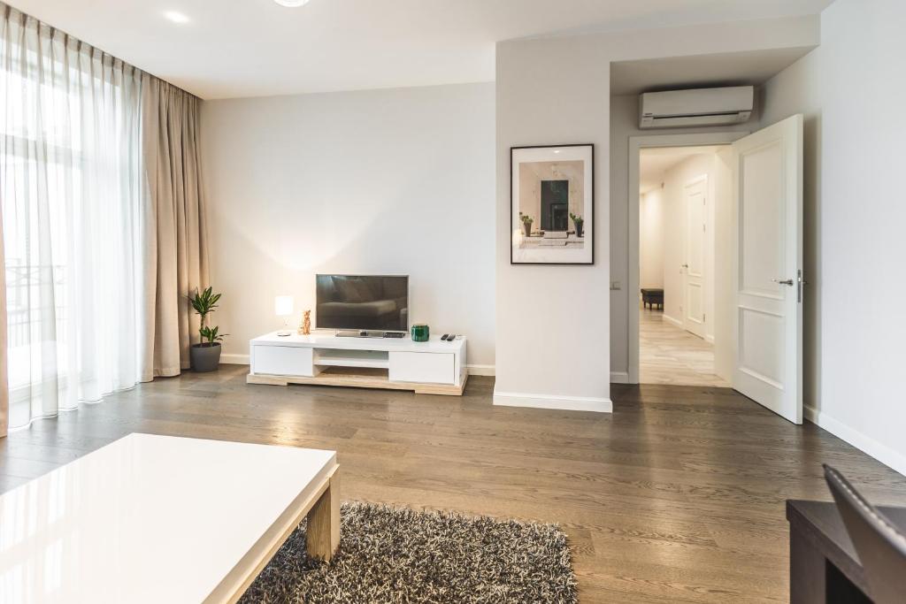 Riga Lux Apartments - Skolas - Superior Two-Bedroom Apartment With Balcony