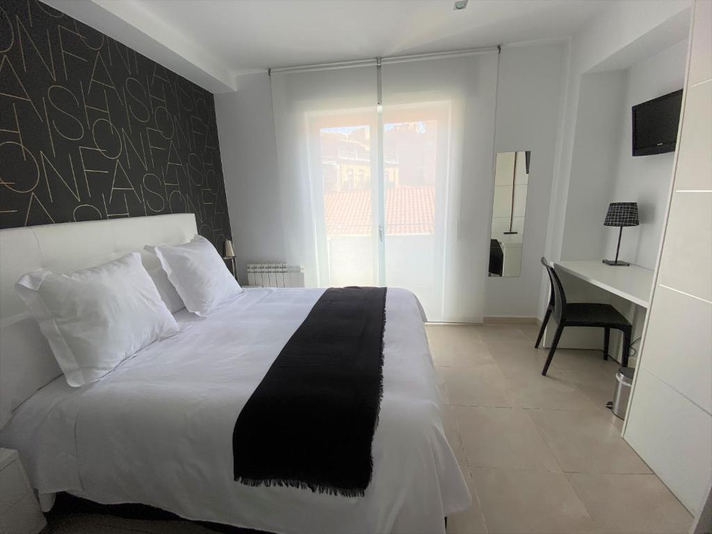 Posteľ alebo postele v izbe v ubytovaní Hostal Somnis