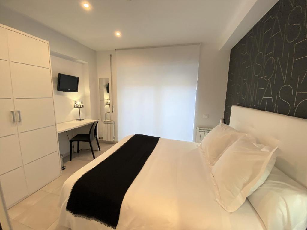 Posteľ alebo postele v izbe v ubytovaní Hostal Somnis