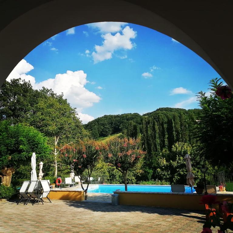 Bazén v ubytování B&B VILLA GINEVRA nebo v jeho okolí