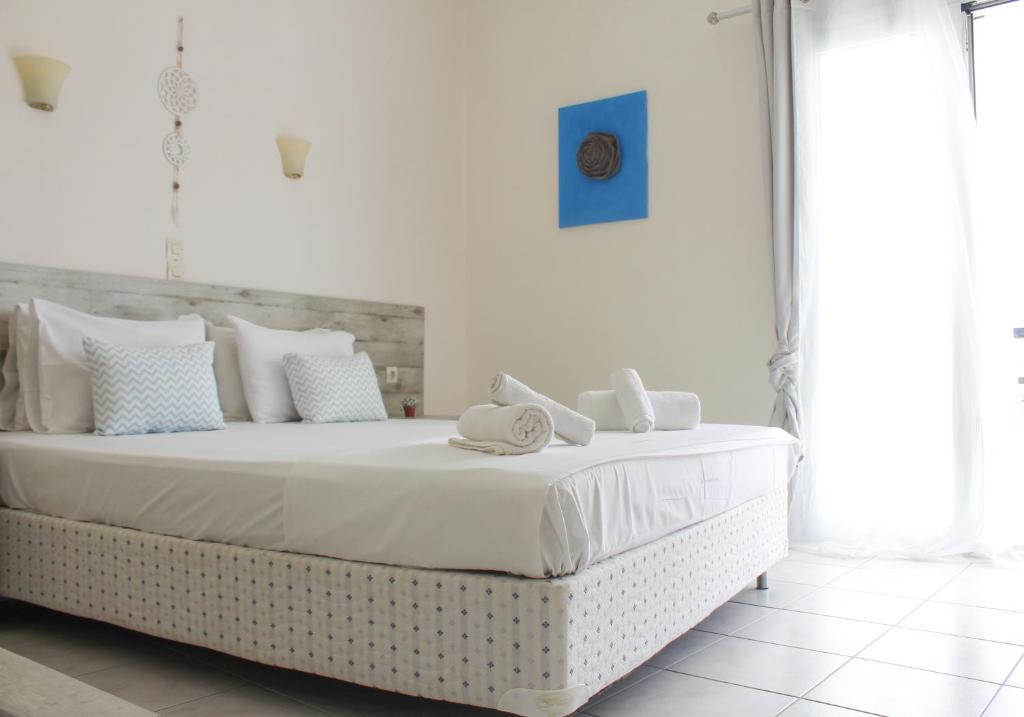 Postel nebo postele na pokoji v ubytování Iason Apartments