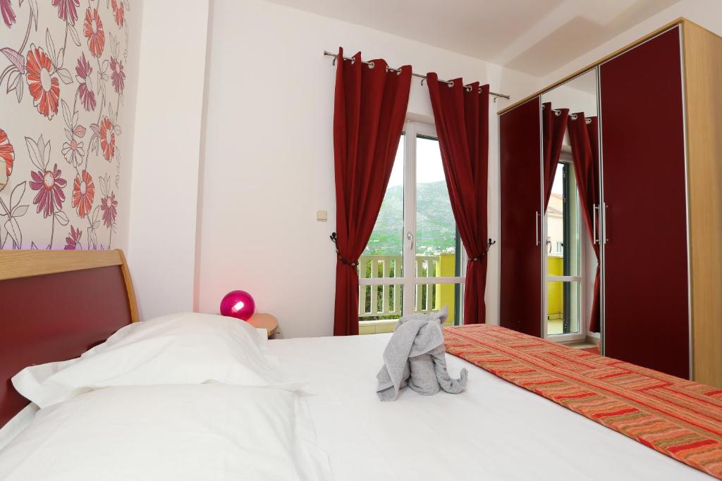 Postel nebo postele na pokoji v ubytování Sunrise Apartments 3