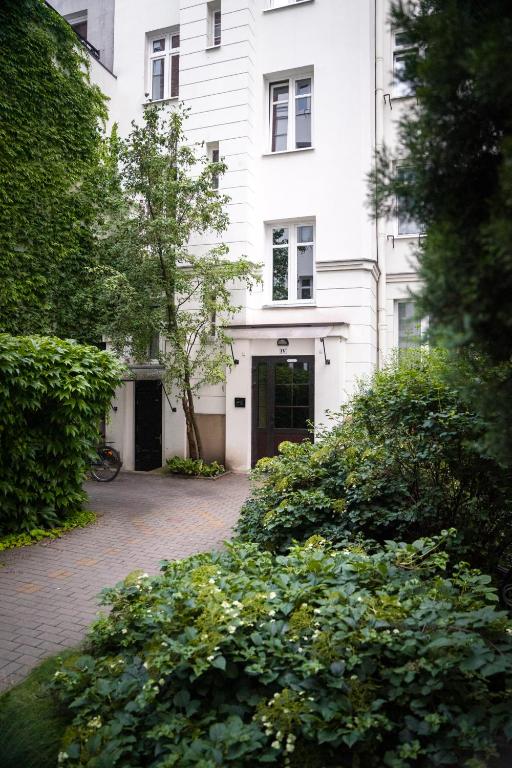 Vonkajšia záhrada v ubytovaní Warsaw Concierge Koneser
