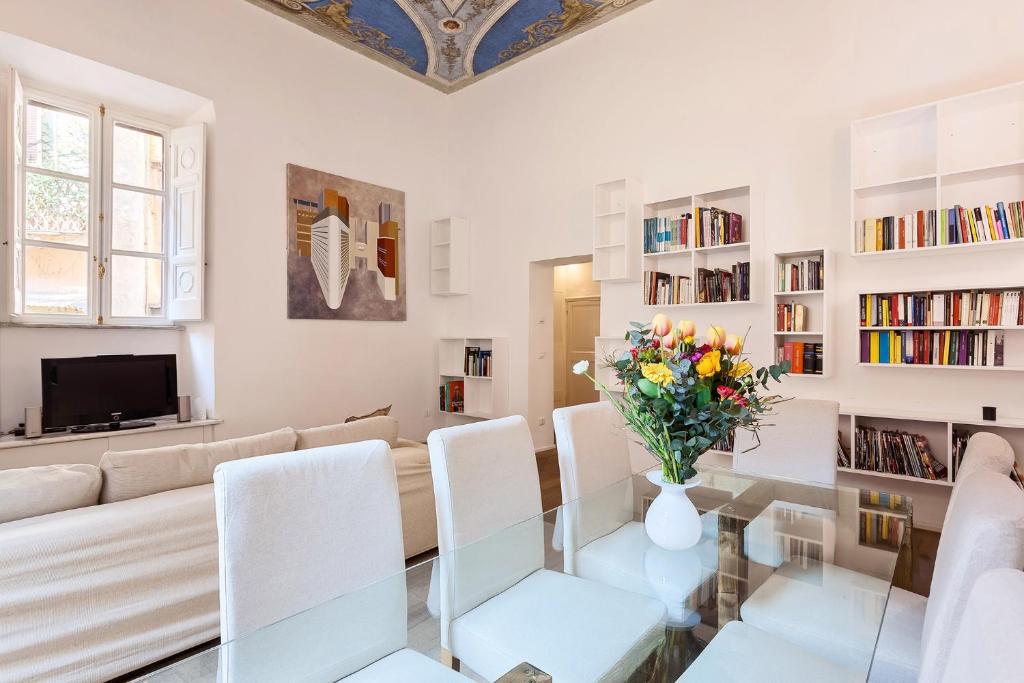 Posedenie v ubytovaní Rome As You Feel - Fontanella Borghese Luxury Apartment