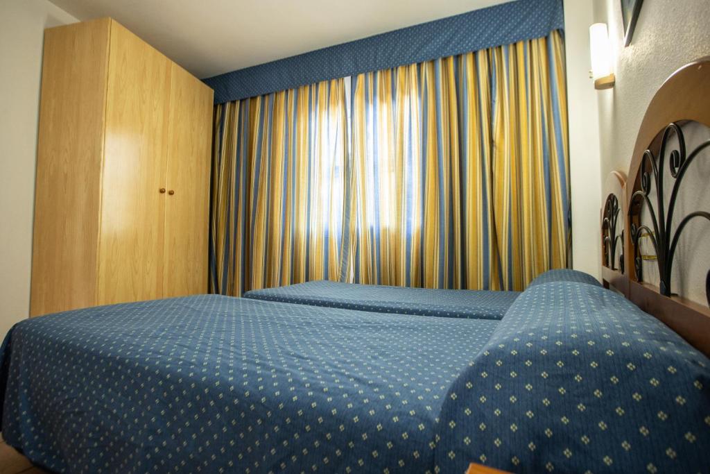 Posteľ alebo postele v izbe v ubytovaní Hotel Apartamentos Mojácar Beach