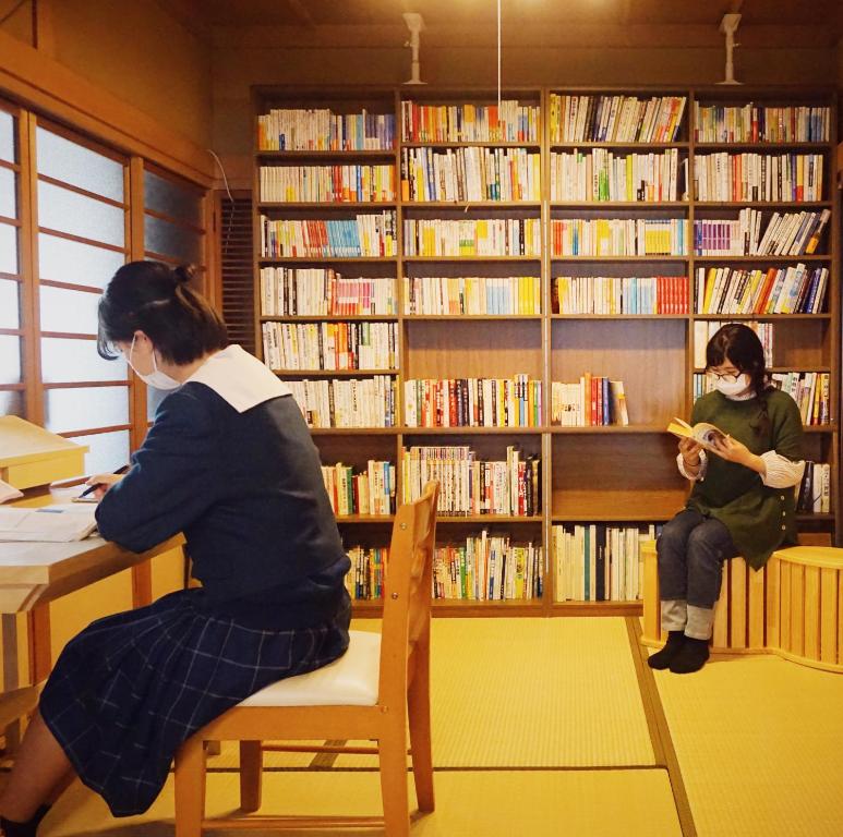 泊まれる図書館 寄処 -yosuga-の宿泊客