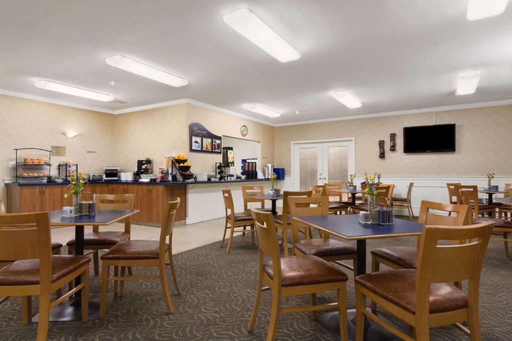 Days Inn by Wyndham Saskatoon - Resim 12