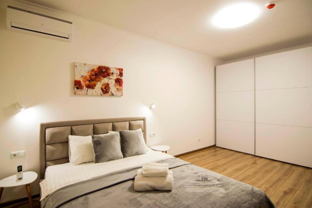 Postel nebo postele na pokoji v ubytování Osokorky Delux Apartment