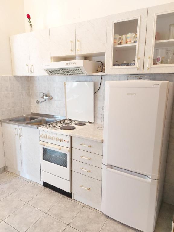 Kuchyňa alebo kuchynka v ubytovaní Apartment Jerolima