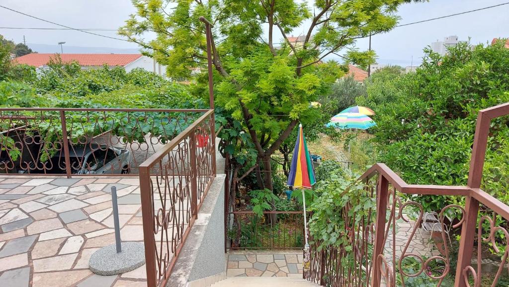 Vonkajšia záhrada v ubytovaní Apartment Jerolima