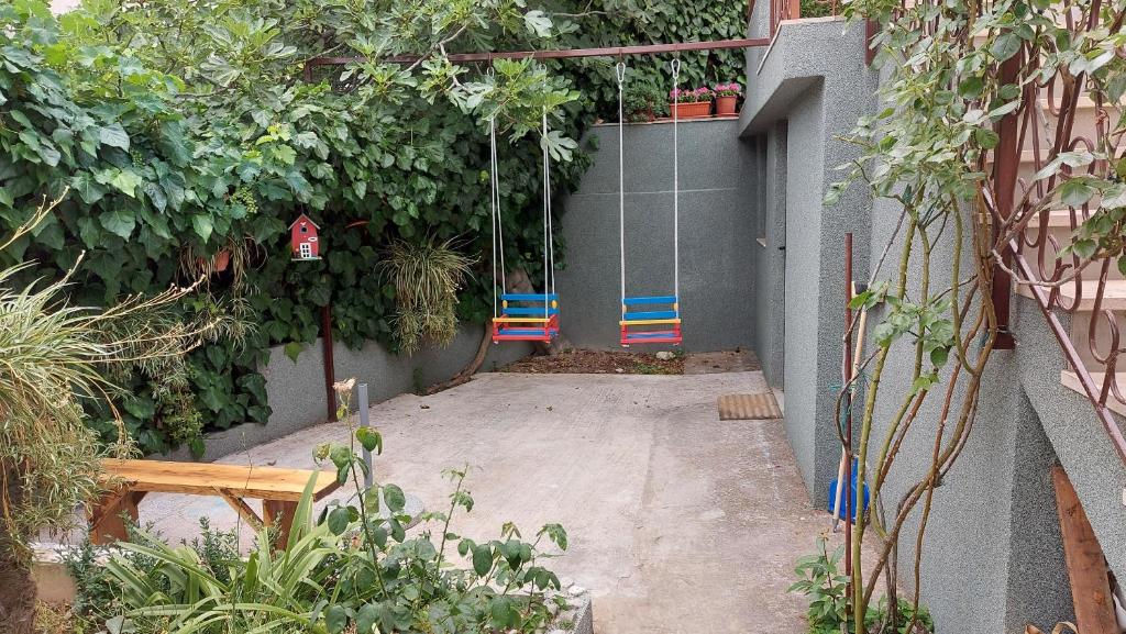 Vonkajšia záhrada v ubytovaní Apartment Jerolima