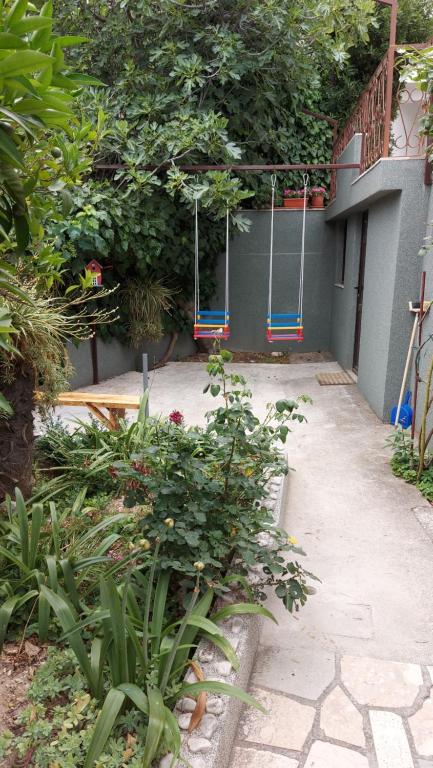 Vonkajšia záhrada v ubytovaní Apartment Jerolima