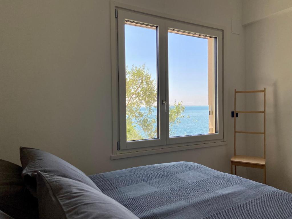 Ένα ή περισσότερα κρεβάτια σε δωμάτιο στο Villa Francesca Toscolano