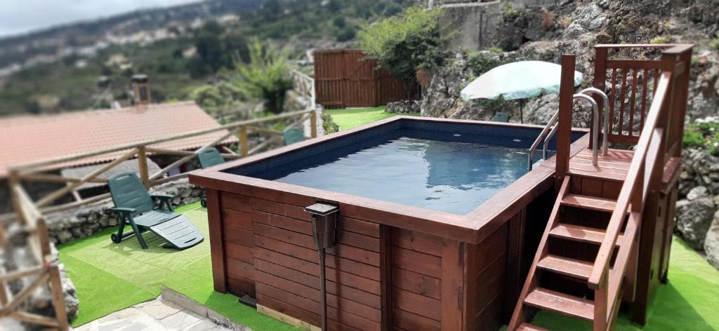 The swimming pool at or close to Casas Rurales Los Guinderos