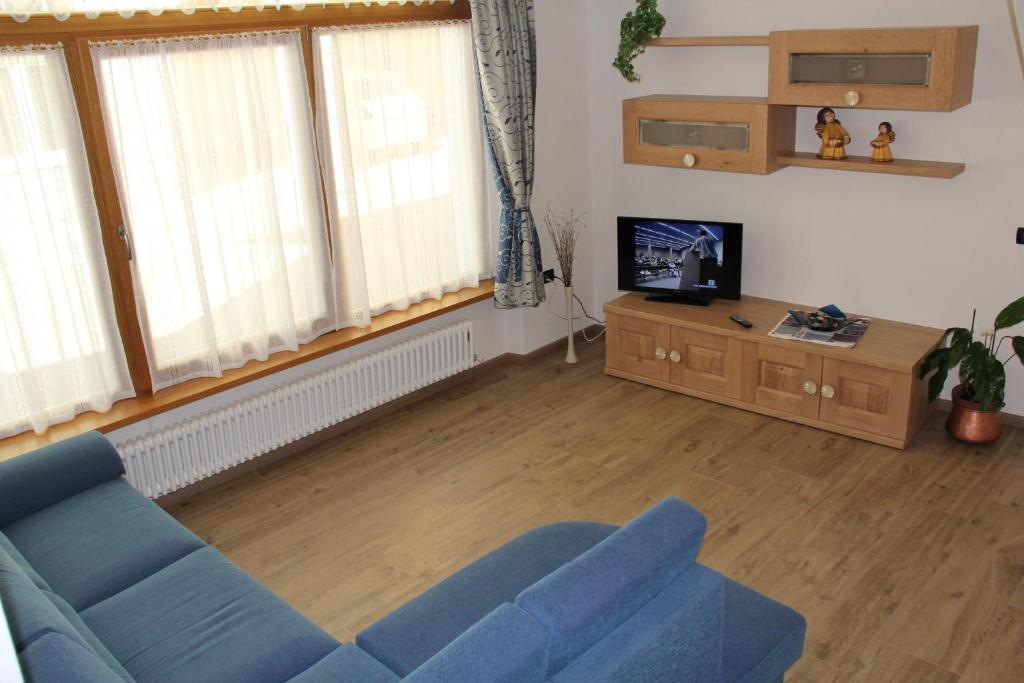 TV a/nebo společenská místnost v ubytování Appartamenti Dany