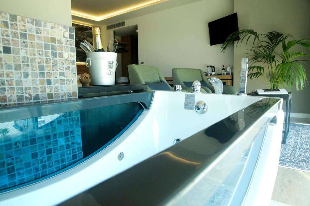 Kraal Hotel Vlore - Junior Suite With Sea View