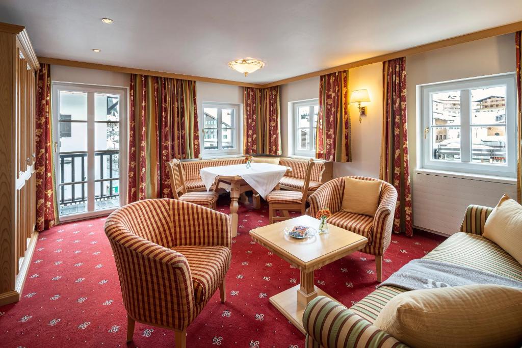 Posezení v ubytování Hotel Tannbergerhof im Zentrum von Lech