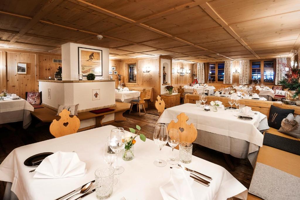 Restaurace v ubytování Hotel Tannbergerhof im Zentrum von Lech