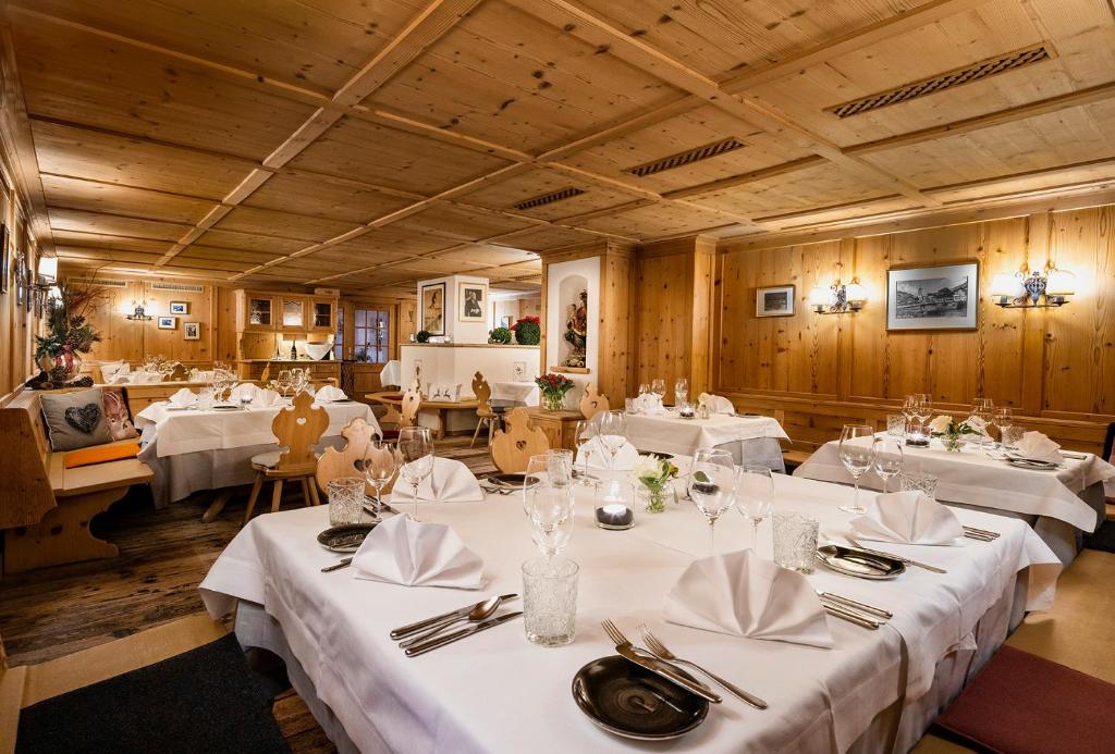 Restaurace v ubytování Hotel Tannbergerhof im Zentrum von Lech