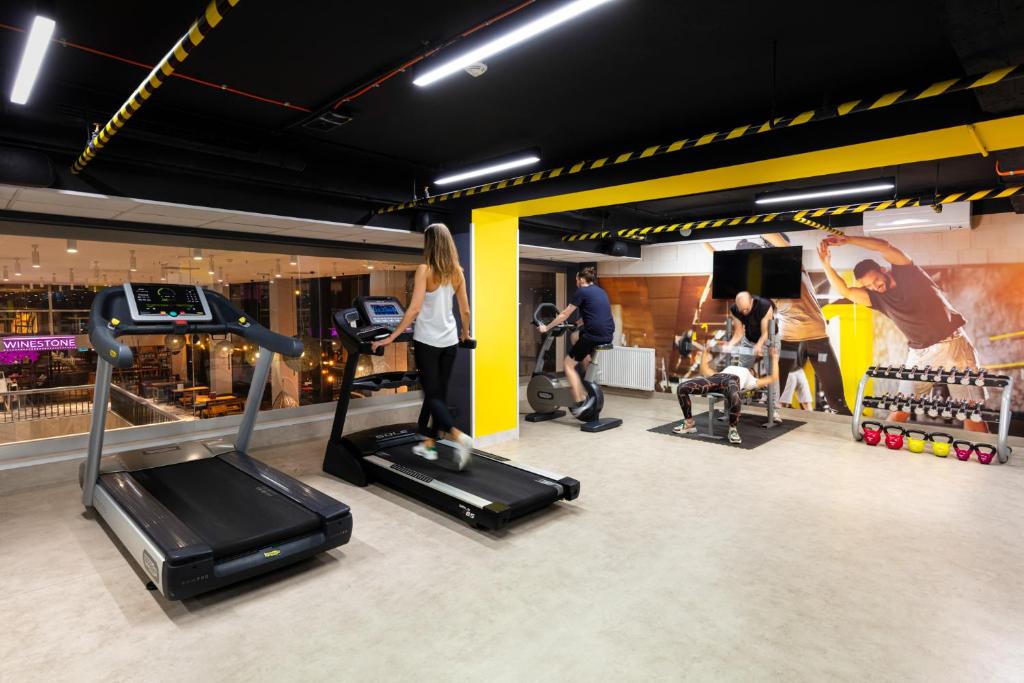 Fitness centrum a/nebo fitness zařízení v ubytování Ibis Poznan Centrum