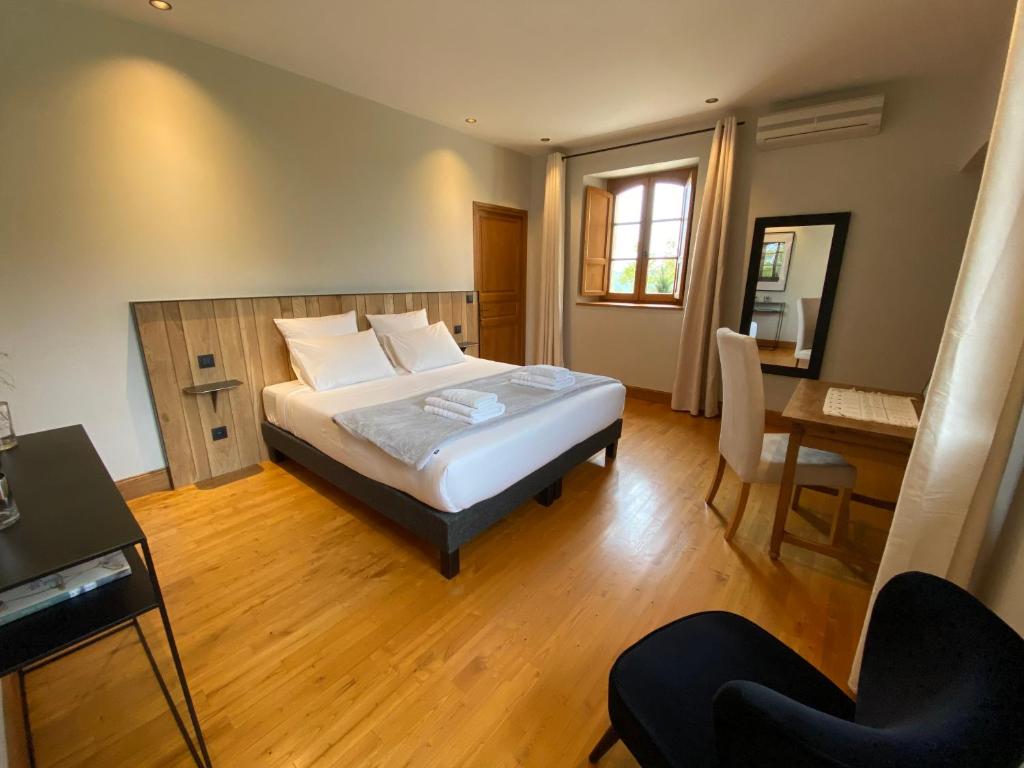 Domaine de Cazal - Chambres d'Hôtes de charme avec piscine au cœur de 26 hectares de nature préservée - Chambre Lit King-Size Supérieure