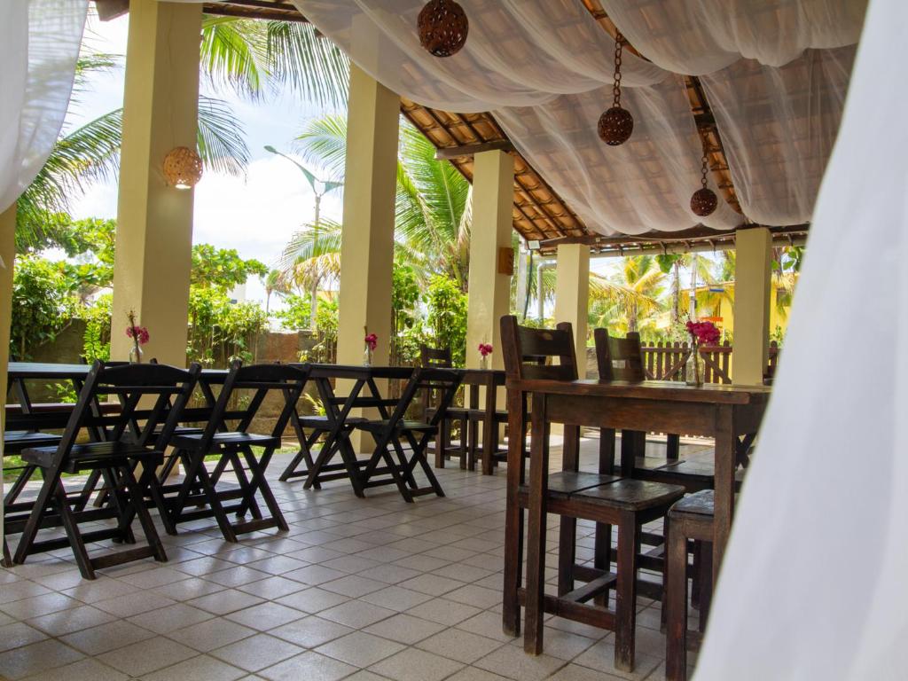 Um restaurante ou outro lugar para comer em Pousada Hibiscus