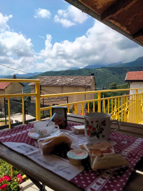 A general mountain view or a mountain view taken from a panziókat