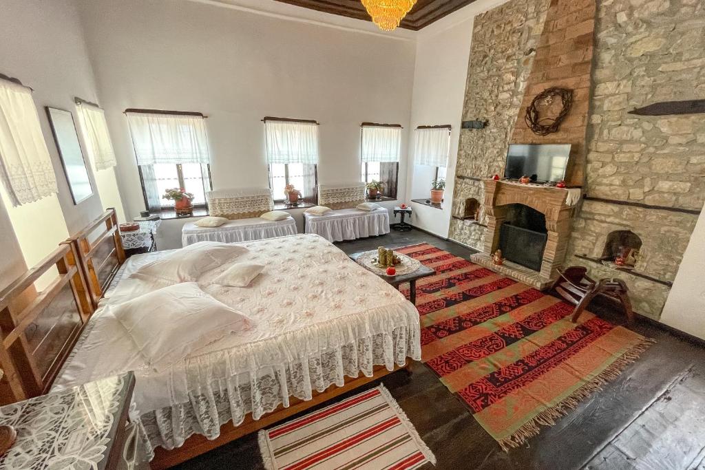 Sjónvarps- og/eða afþreyingartæki á Bujtina Kodiket Guesthouse