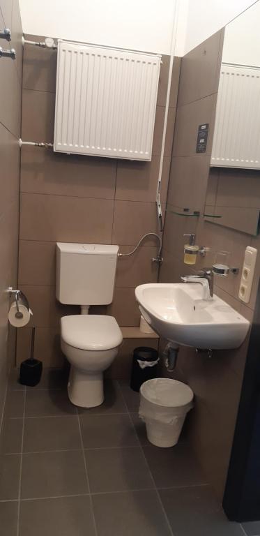 Koupelna v ubytování Mar Hotel