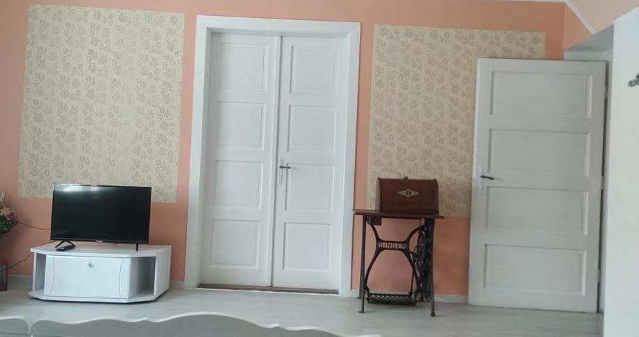 TV a/nebo společenská místnost v ubytování Dancz Home
