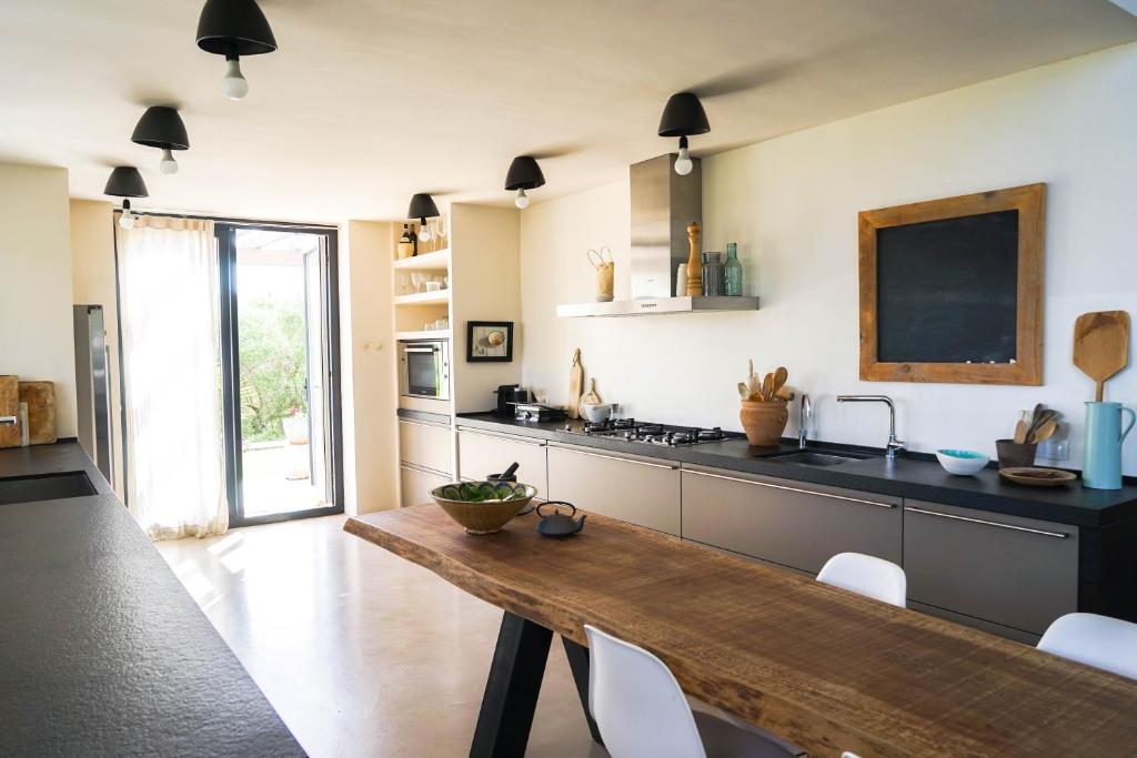 Kuchyňa alebo kuchynka v ubytovaní El Toro Blanco Luxury Villa in Andalucia