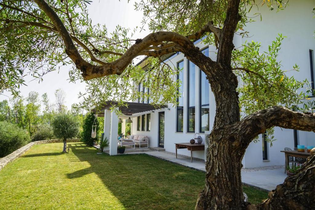 Vonkajšia záhrada v ubytovaní El Toro Blanco Luxury Villa in Andalucia