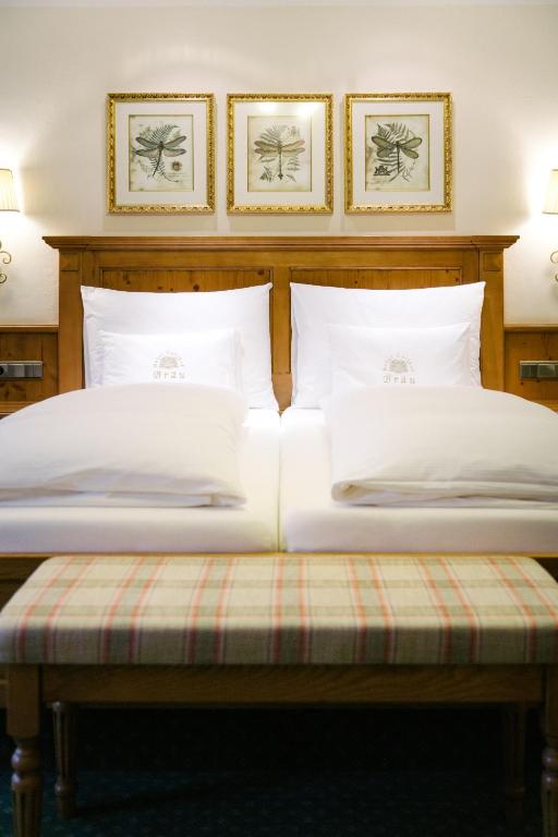 Letto o letti in una camera di Hotel Bräu