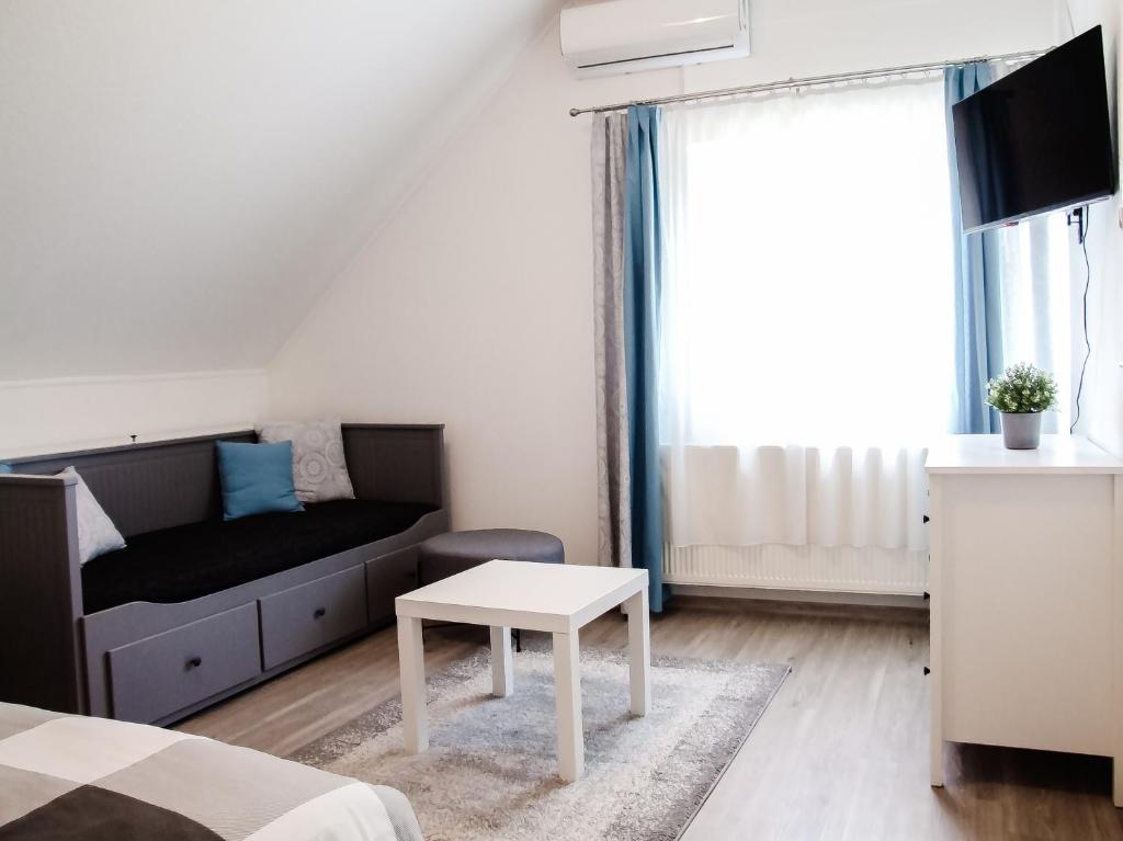 TV a/nebo společenská místnost v ubytování Anita Apartman