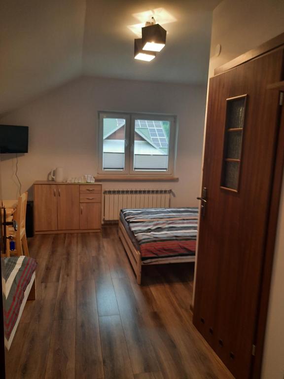 Noclegi KOZINIEC - Habitación Triple Con Baño Privado