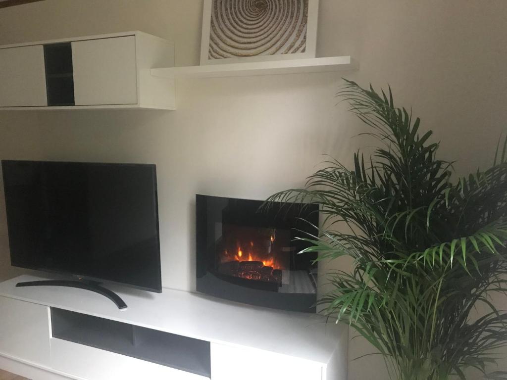 TV a/nebo společenská místnost v ubytování Suites Mendibil Irun