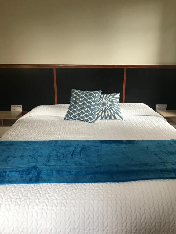 Postel nebo postele na pokoji v ubytování Suites Mendibil Irun