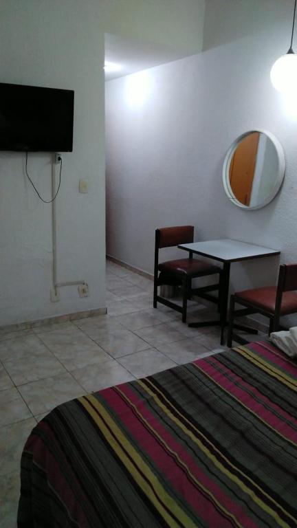 Una televisión o centro de entretenimiento en Hotel Atlântico Avenida