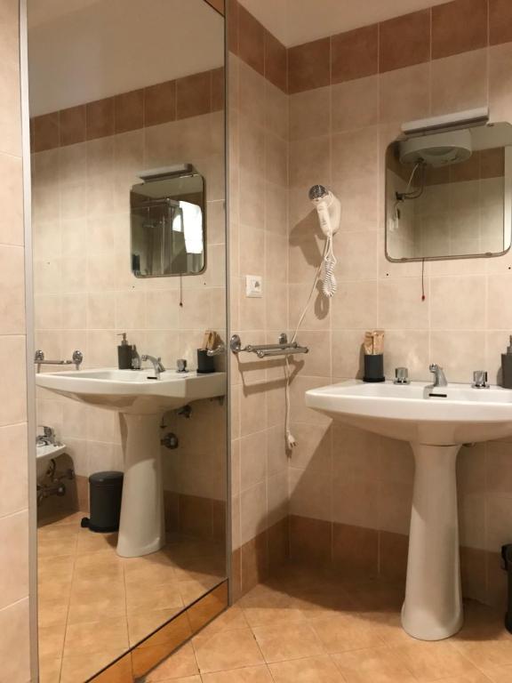 Koupelna v ubytování L'Arena Residence