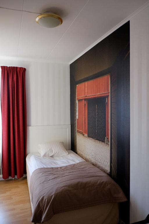 Postel nebo postele na pokoji v ubytování Eksjö Stadshotell Annex