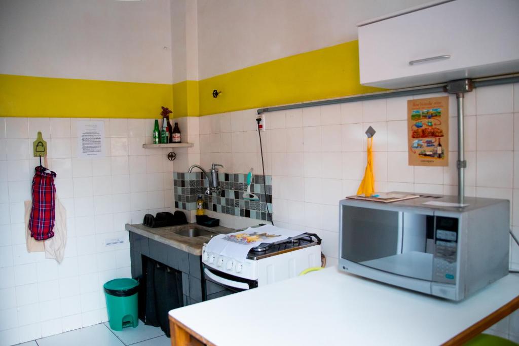 Kuchyň nebo kuchyňský kout v ubytování NeighborHUB hostel e coliving