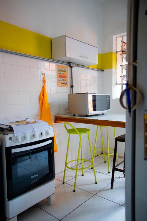 Kuchyň nebo kuchyňský kout v ubytování NeighborHUB hostel e coliving