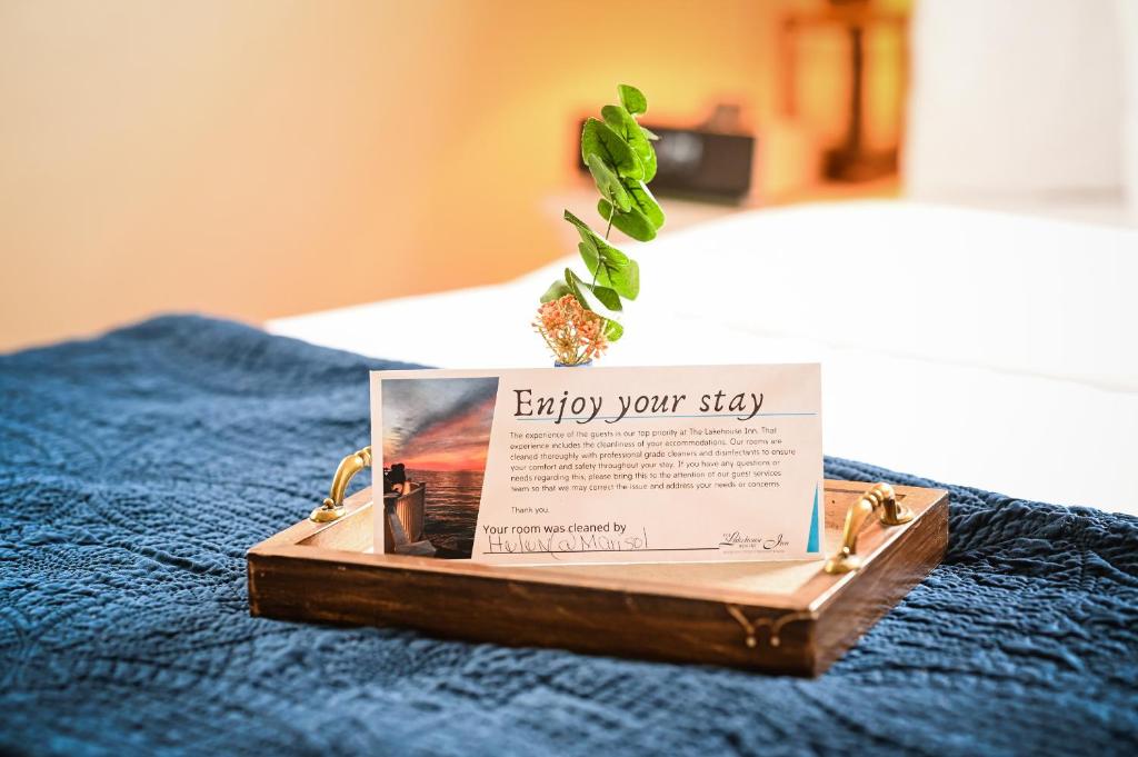 a wooden tray with a plant on top of a bed at The Lakehouse Inn Geneva in Geneva-on-the-Lake