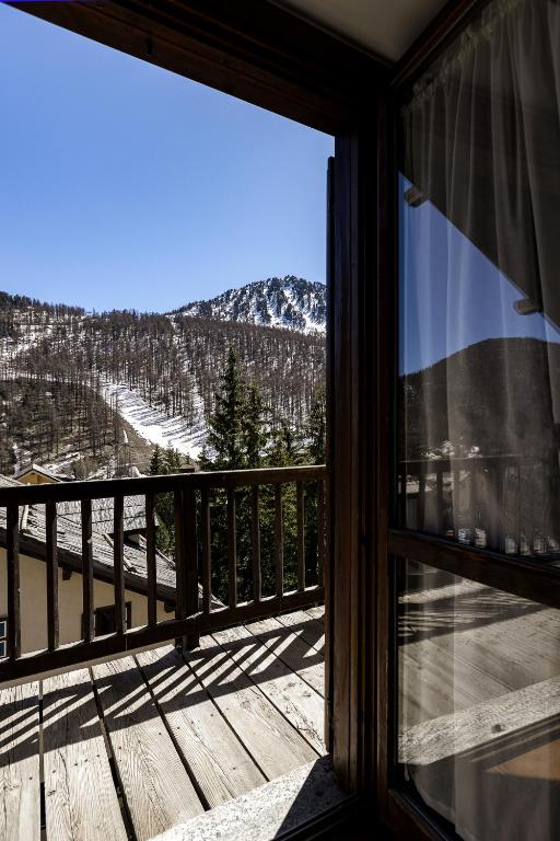 Nespecifikovaný výhled na hory nebo výhled na hory při pohledu z hotelu