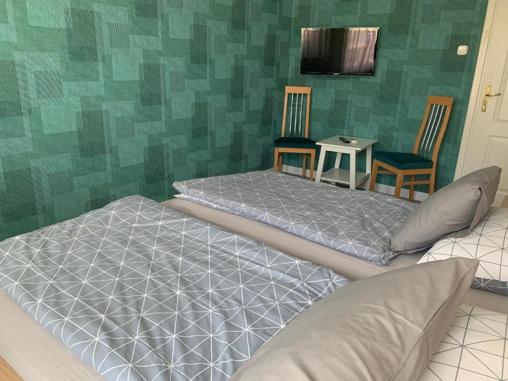 Voodi või voodid majutusasutuse Hollik Apartmanház toas