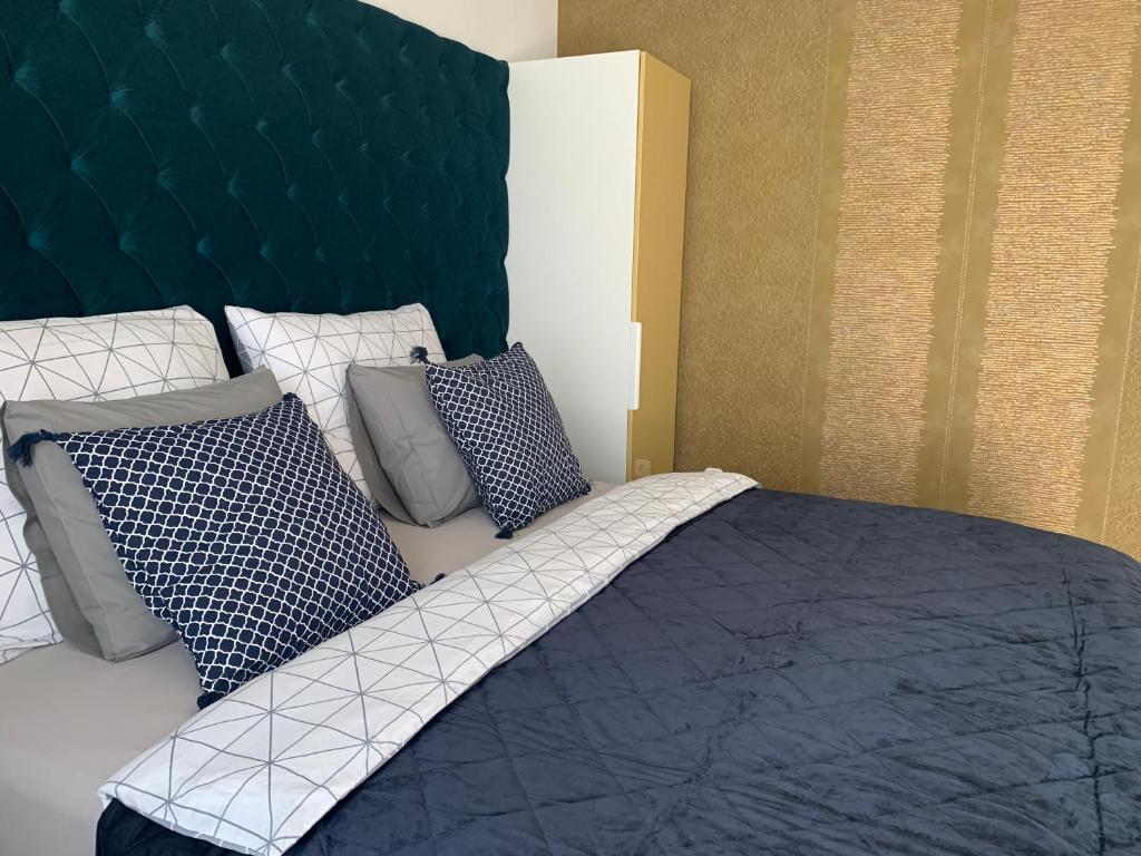 Voodi või voodid majutusasutuse Hollik Apartmanház toas