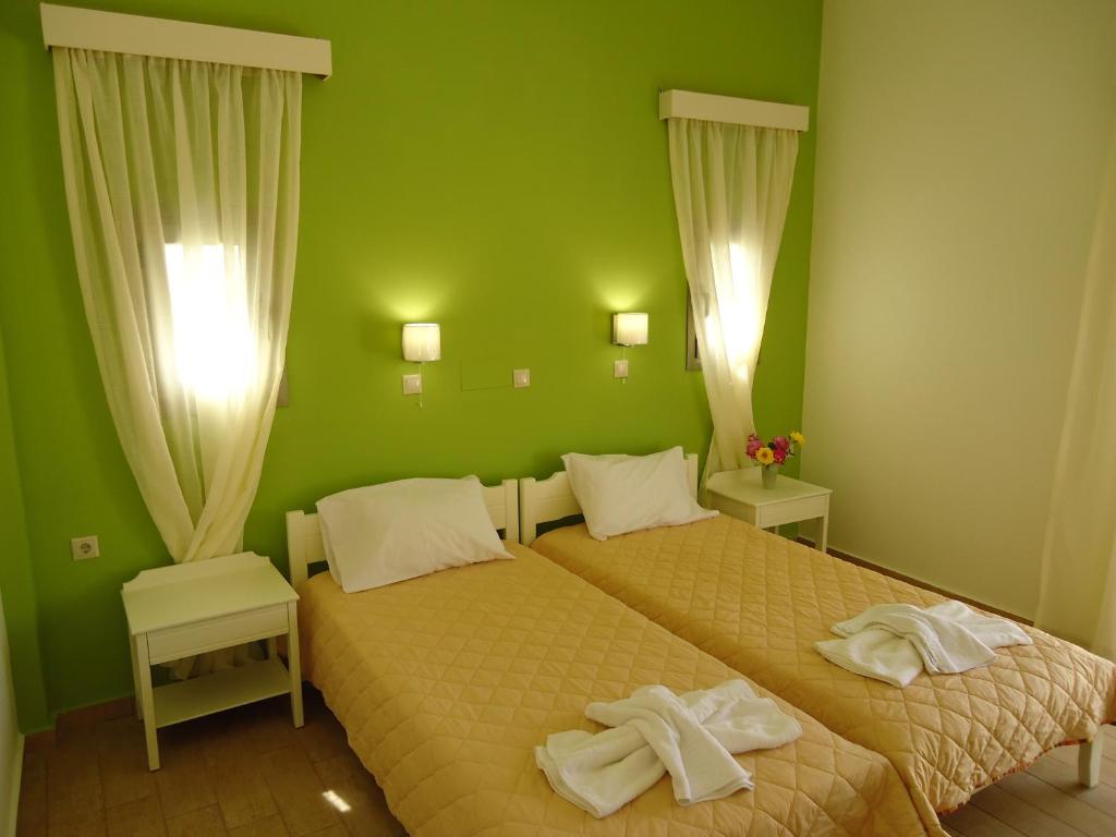 Postel nebo postele na pokoji v ubytování Almyra Apartments & Suites